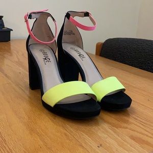 size 7.5 color black neon pink neon yellow black.